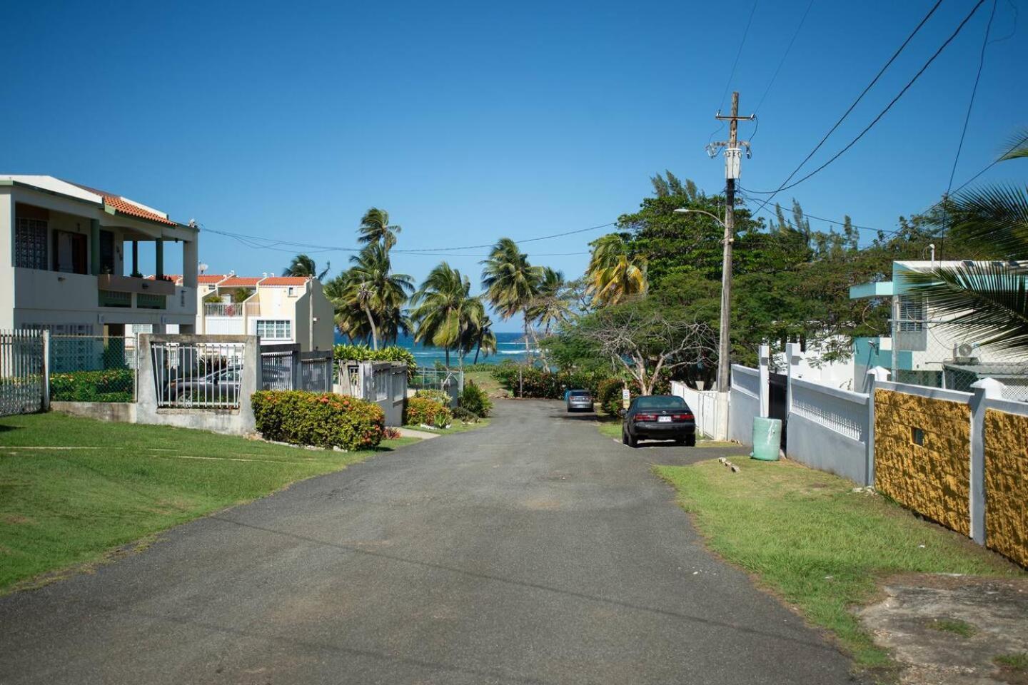 White Paradise Beach House Your Coastal Haven Lägenhet Vega Baja Exteriör bild